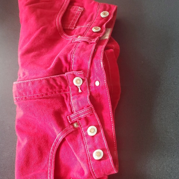 Red women's jeans shorts. - Picture 4 of 6